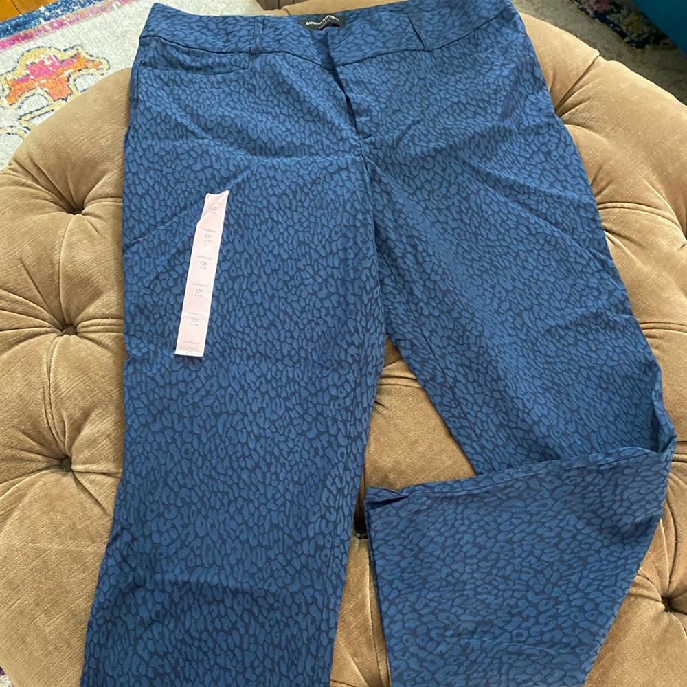 Banana Republic 12P Jackson leopard pants.